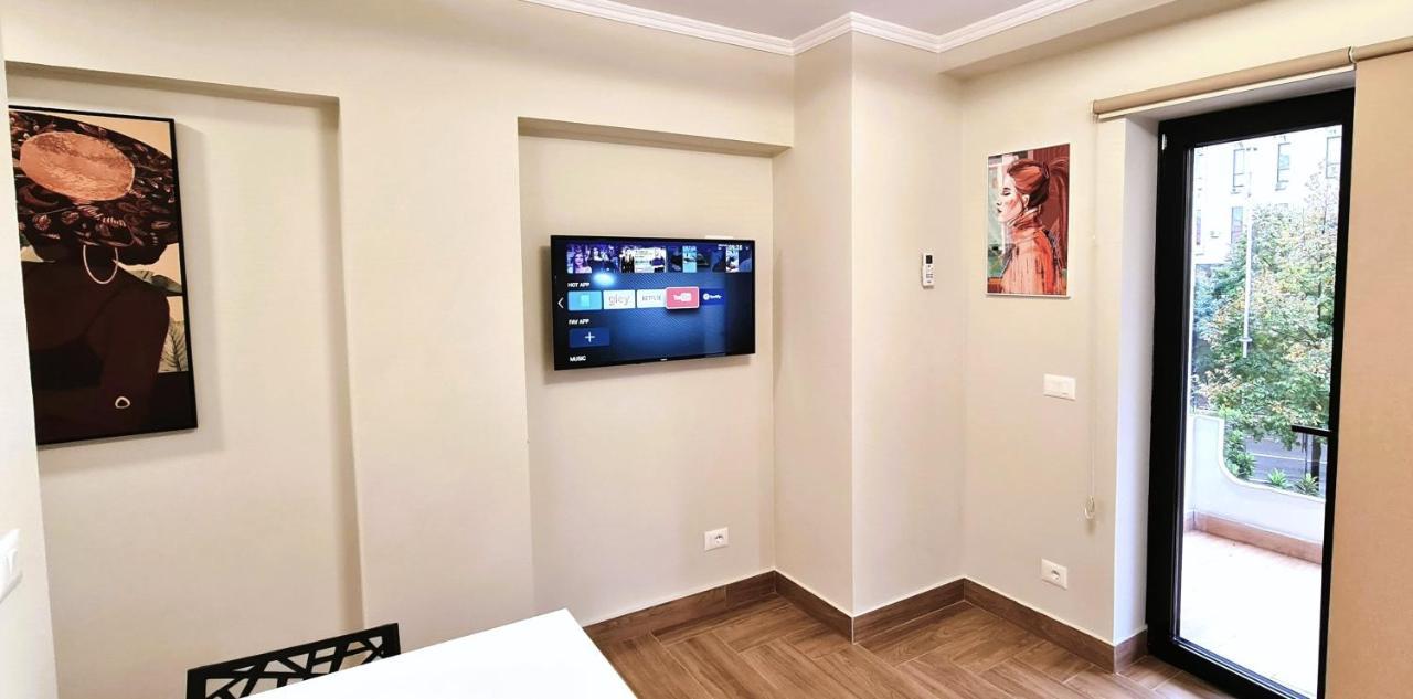 2V1 - Center Apartment 1 Tirana Esterno foto