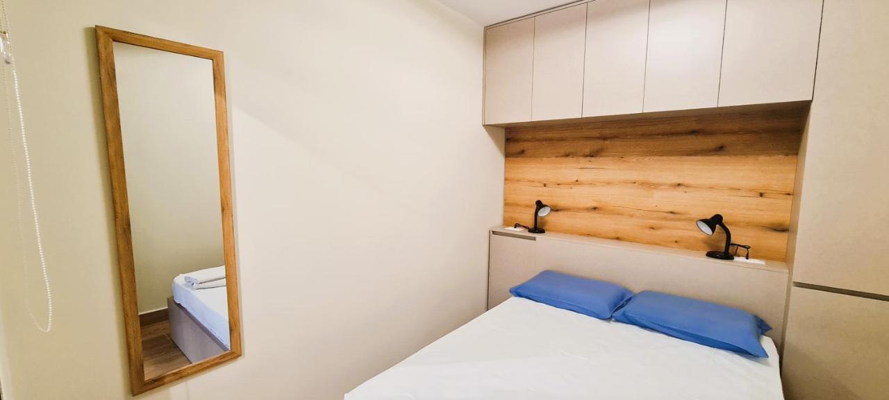 2V1 - Center Apartment 1 Tirana Esterno foto