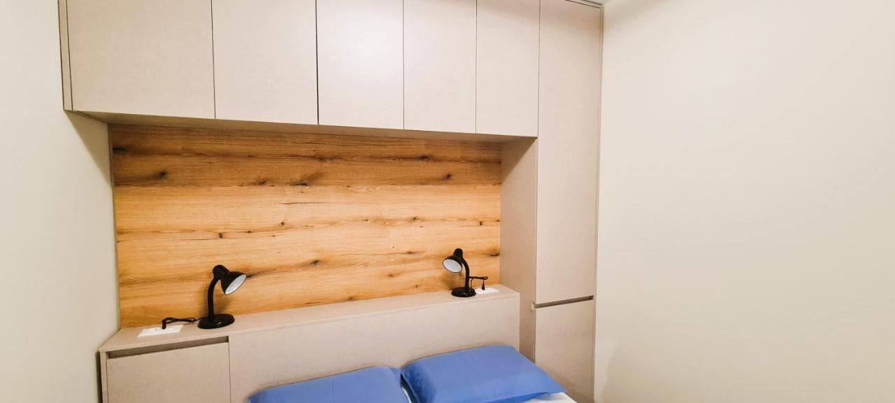 2V1 - Center Apartment 1 Tirana Esterno foto