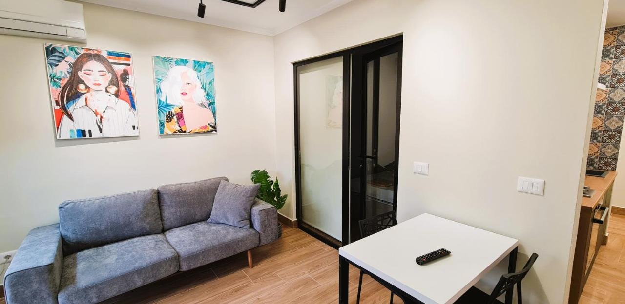 2V1 - Center Apartment 1 Tirana Esterno foto